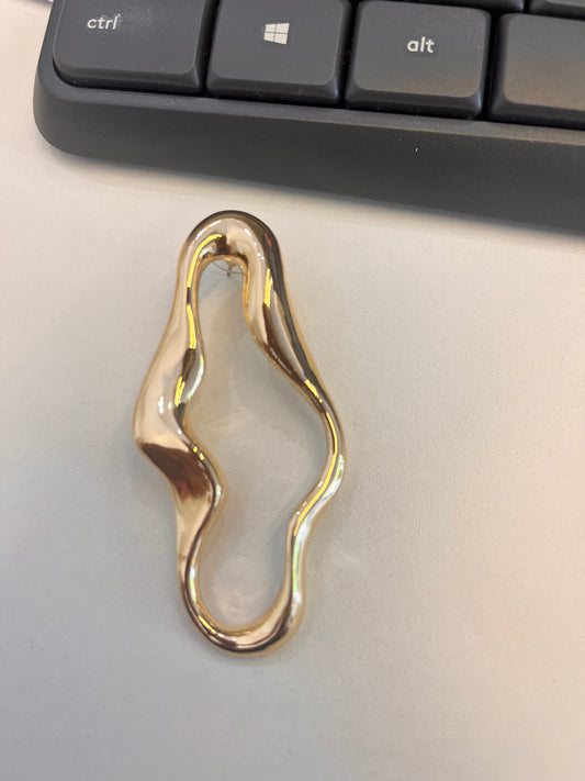 BRINCO VAZADO DOURADO