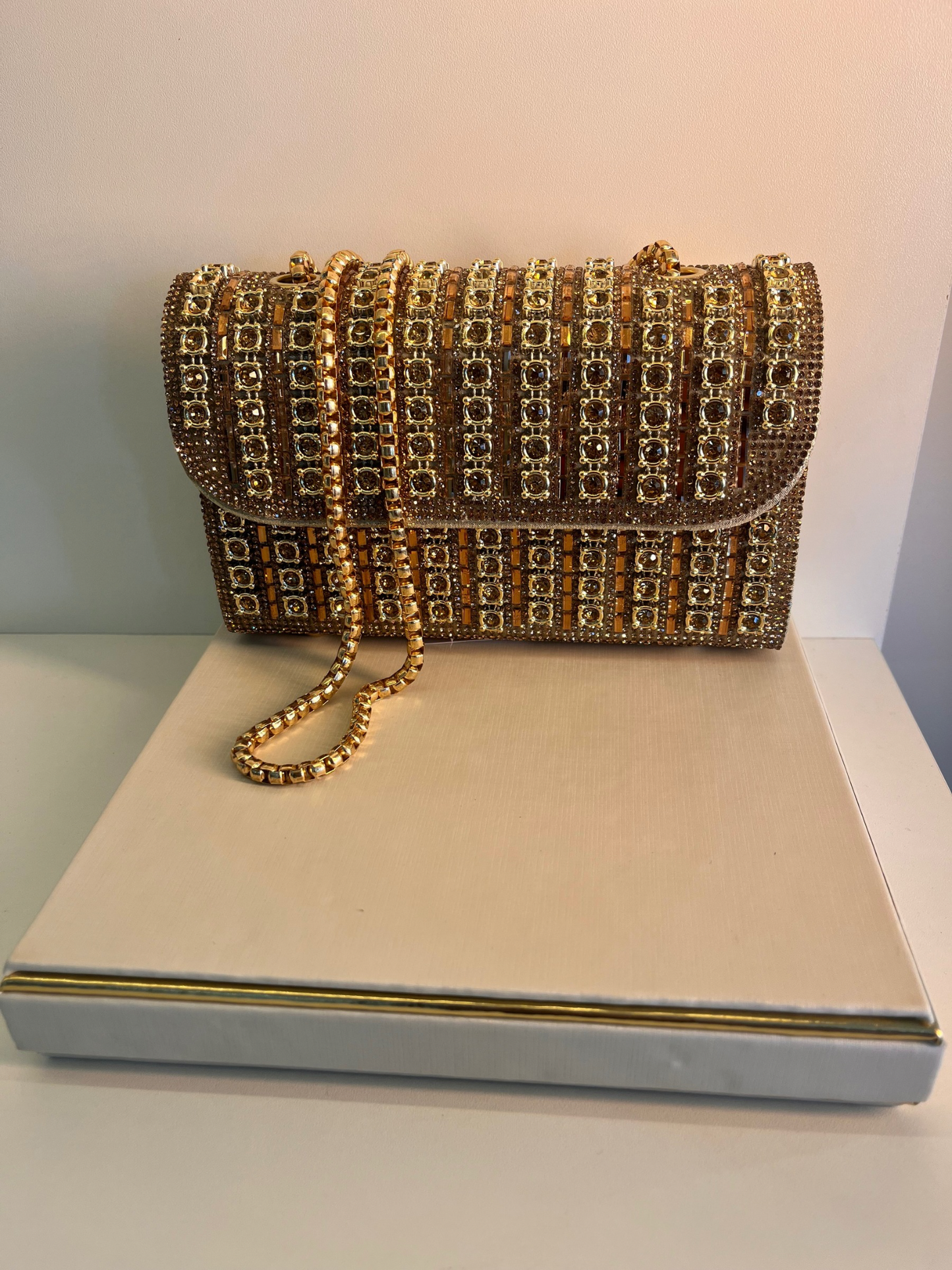 BOLSA EM STRAS OURO