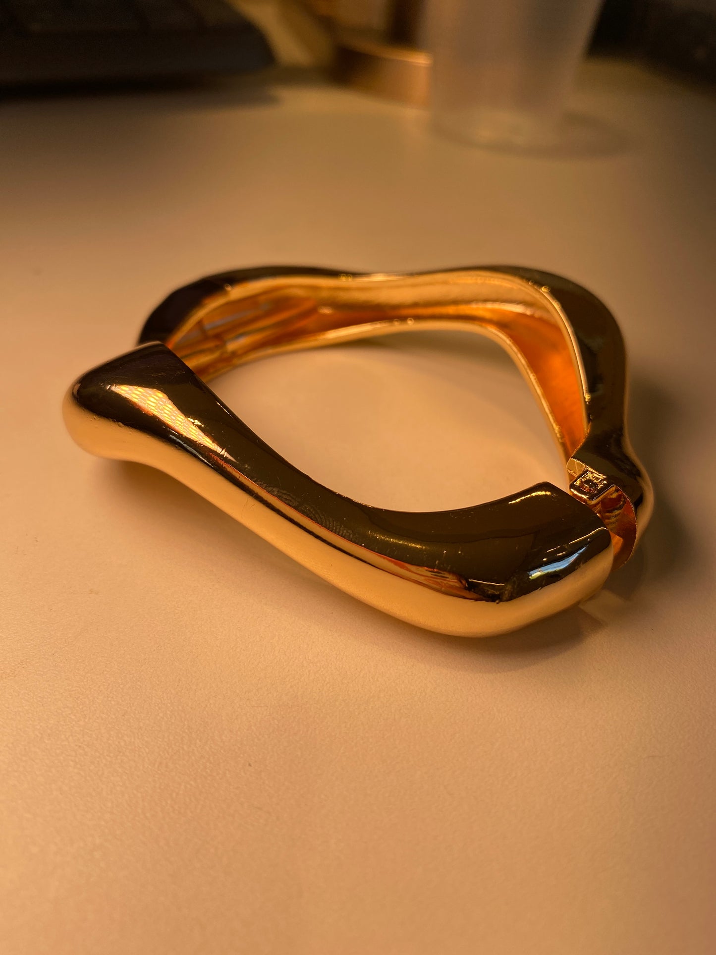 BRACELETE DOURADO ORGÂNICO FINO