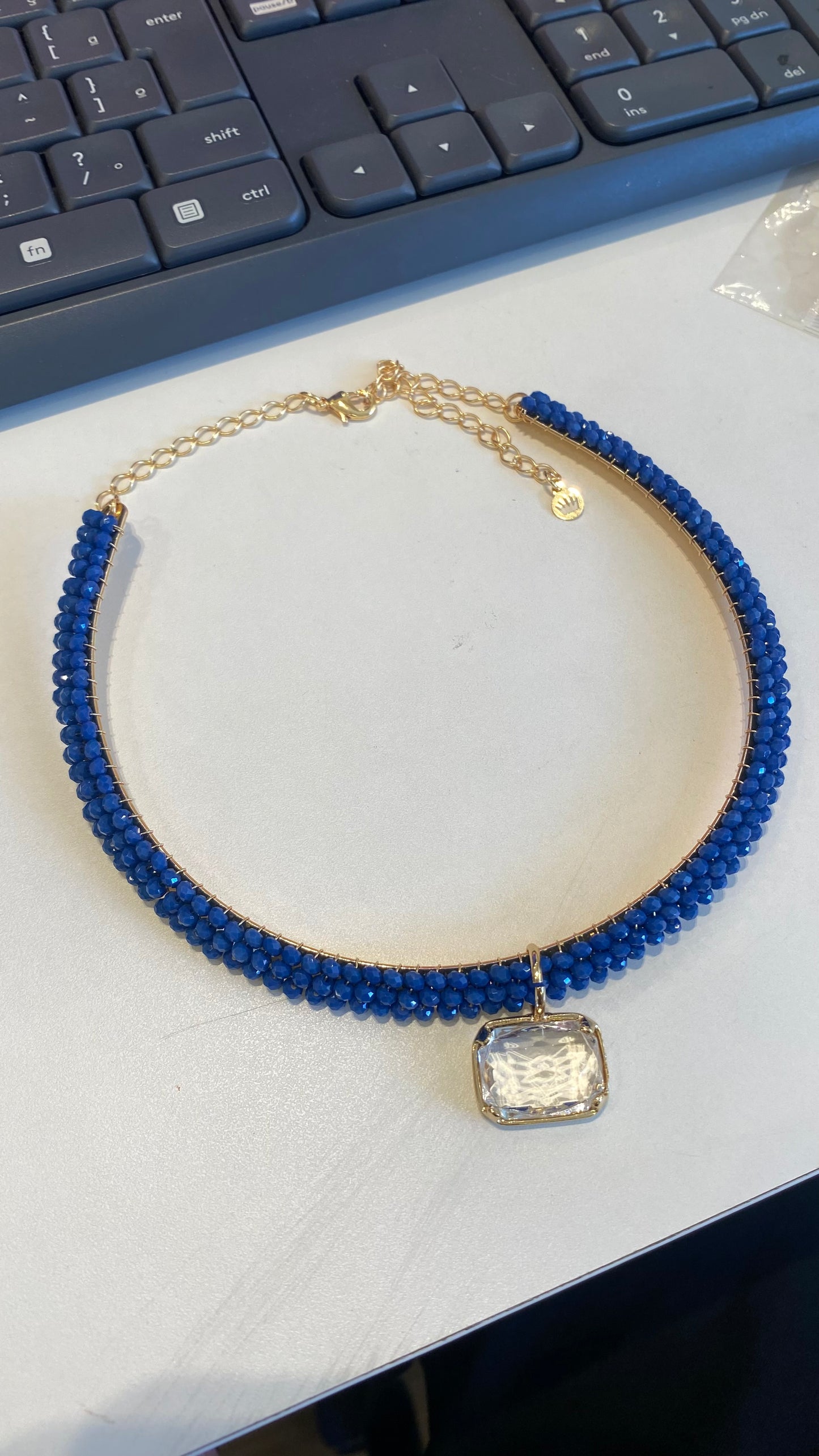 COLAR ARO MIÇANGAS AZUL PINGENTE PEDRA TRANSPARENTE