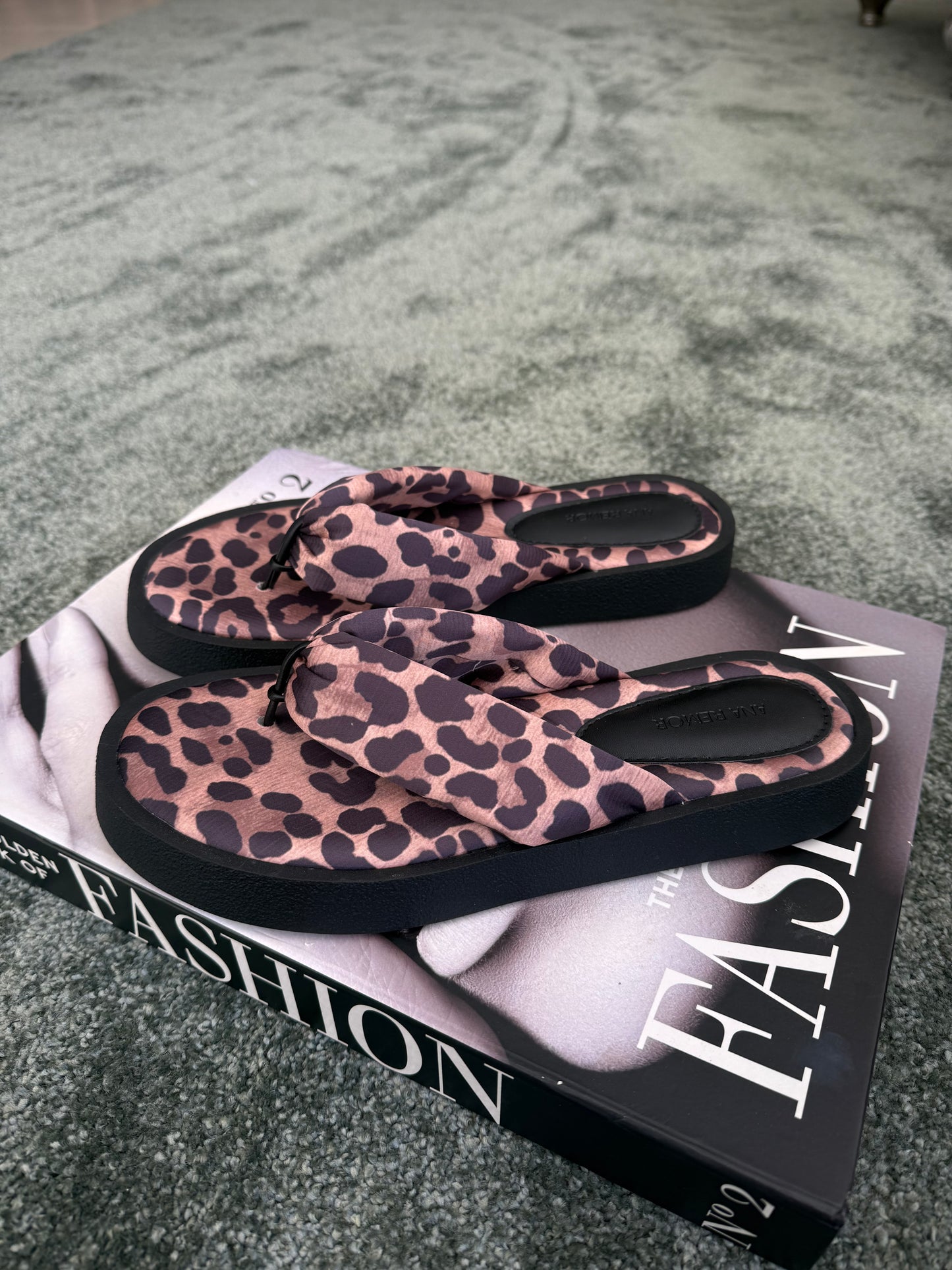SLIDE PRY ANIMAL PRINT