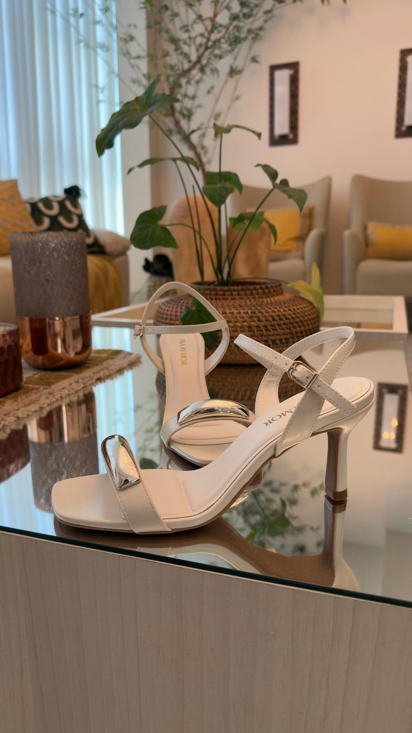 SANDÁLIA GABI OFF-WHITE