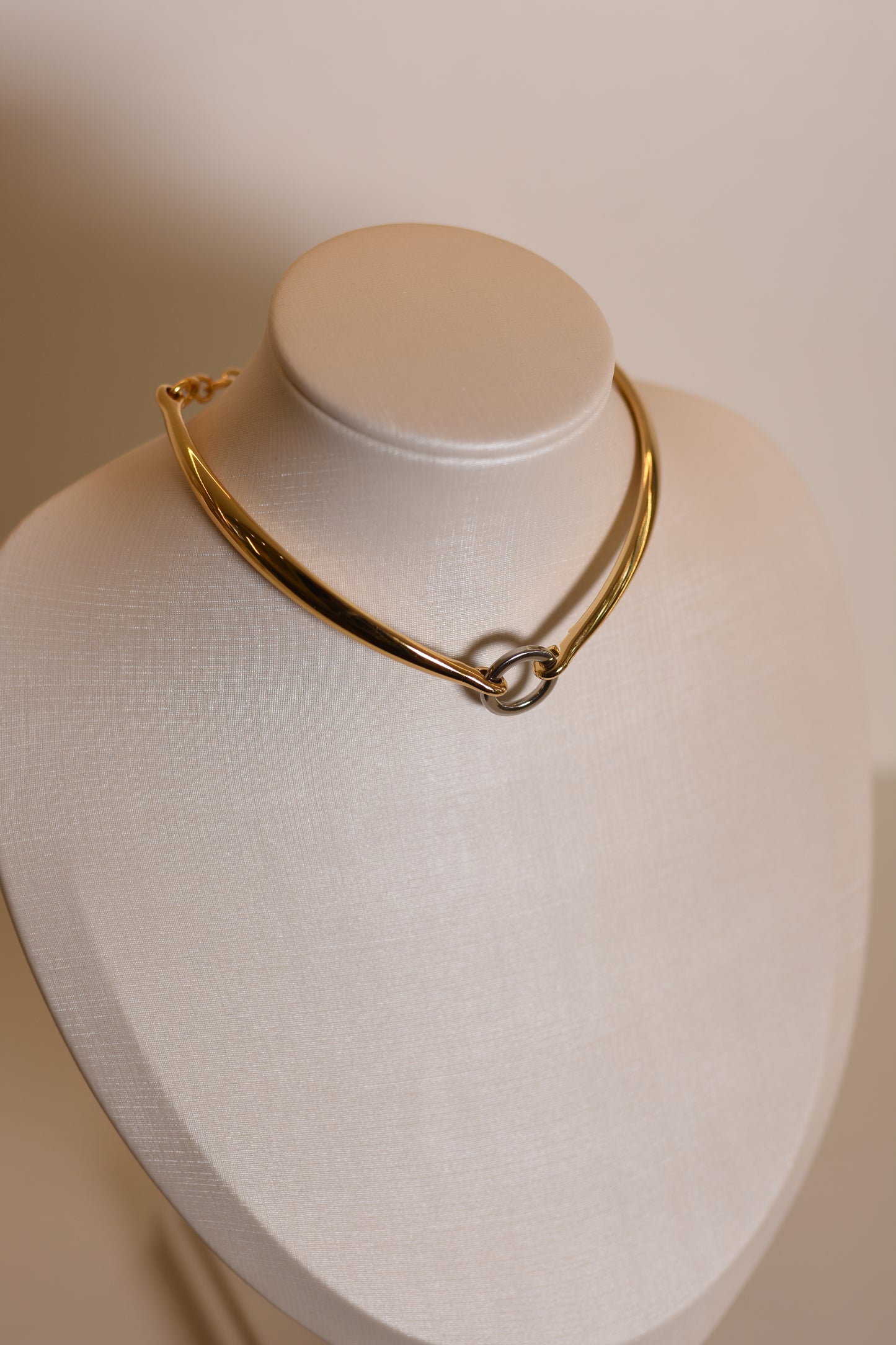 CHOCKER CIRCULO DOURADA