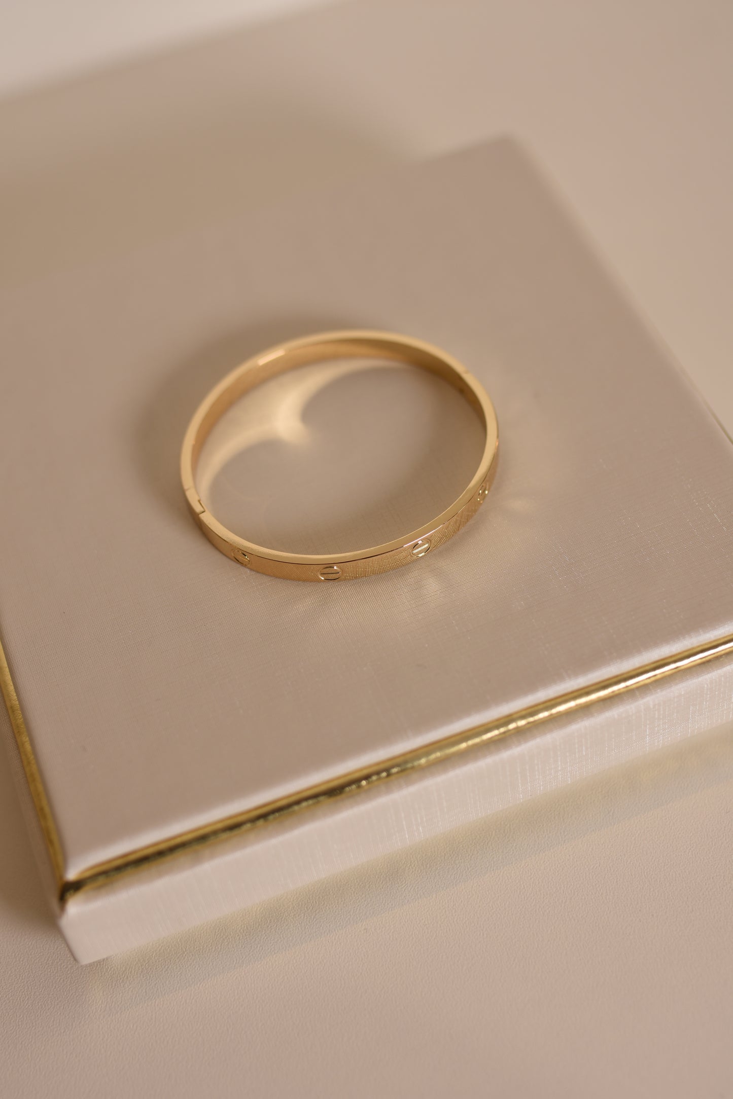 BRACELETE DOURADO INSPIRAÇÃO BVLGARI