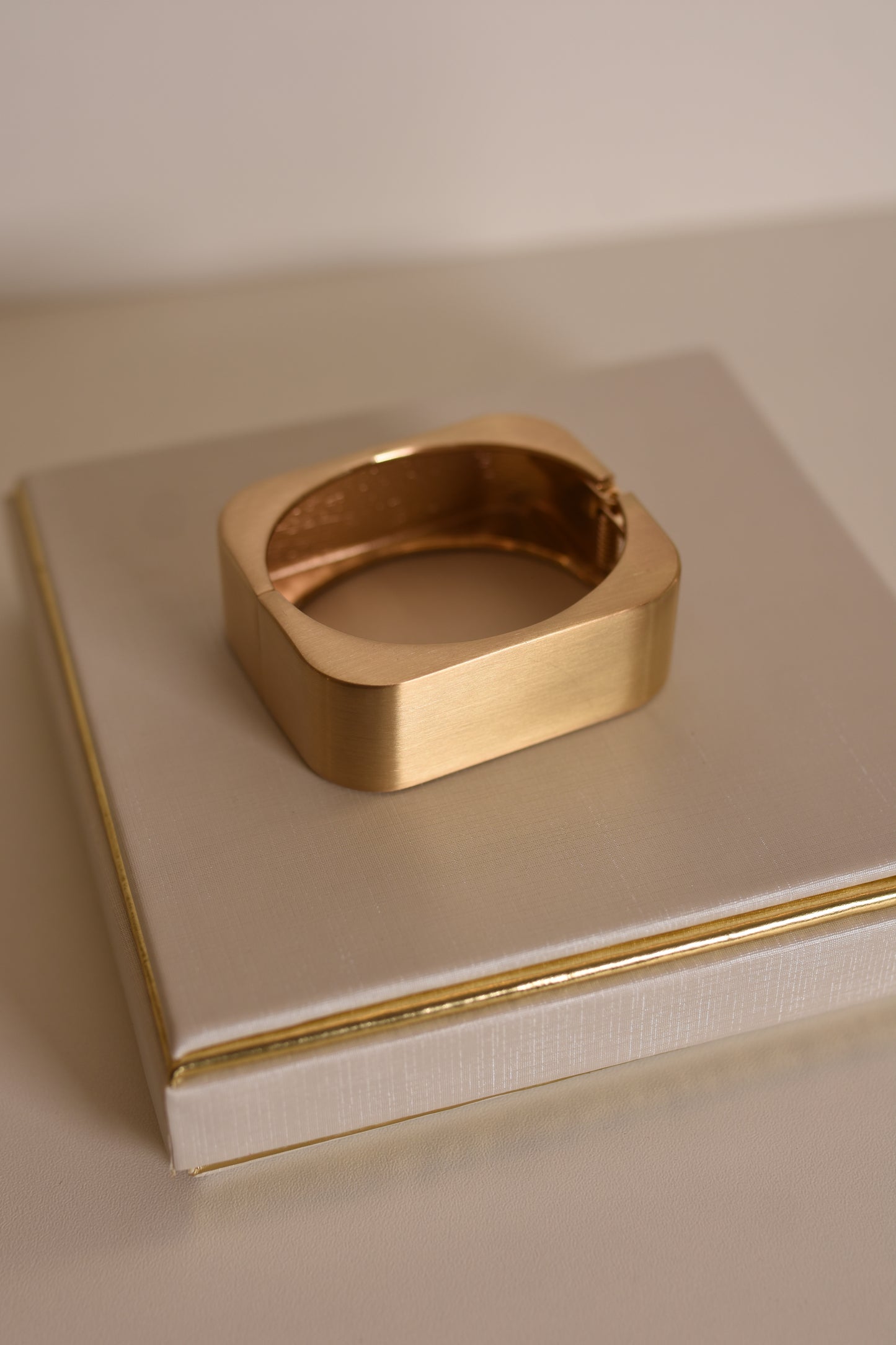 BRACELETE DOURADO FOSCO