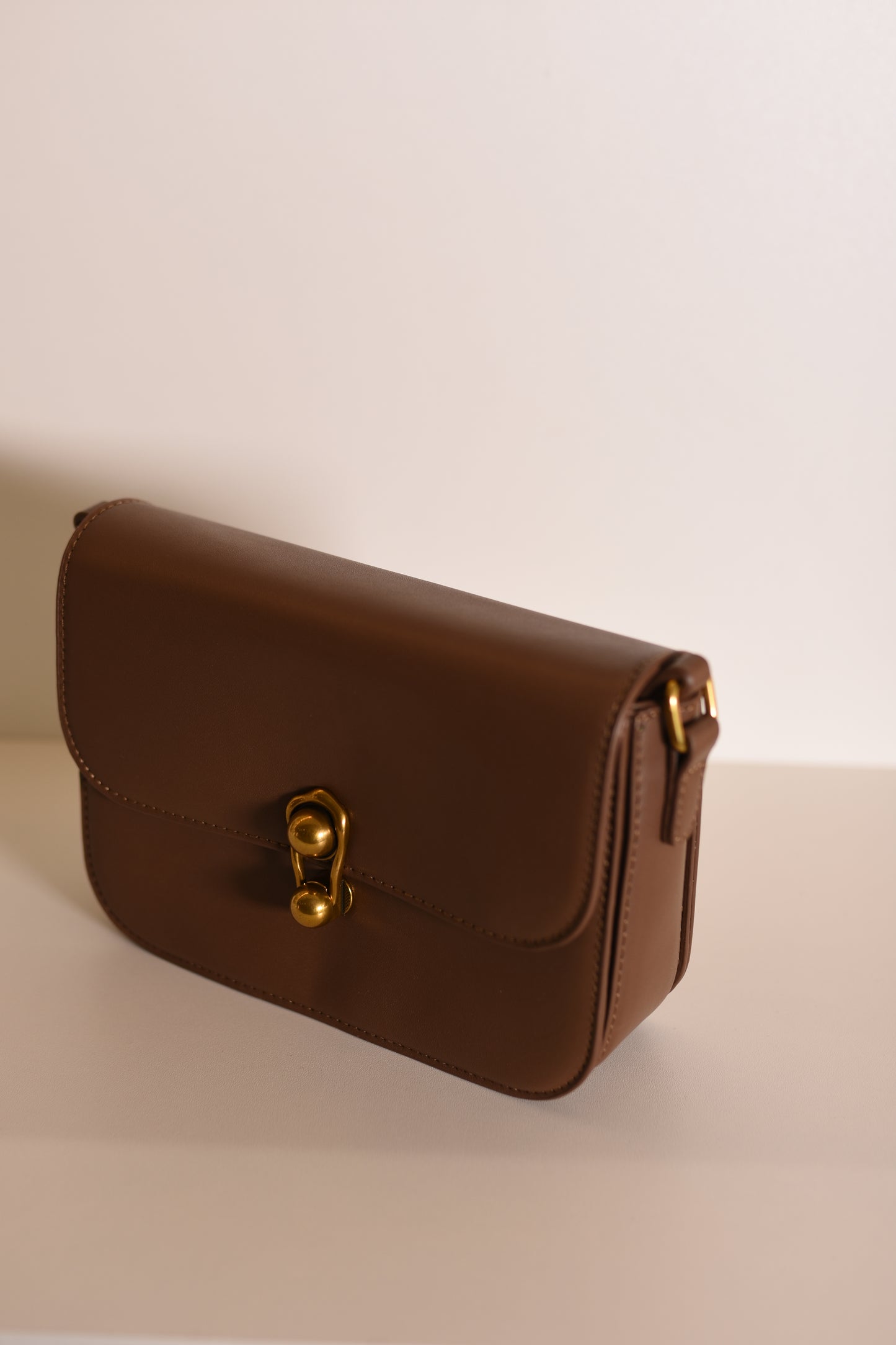 BOLSA MARROM TIRACOLO