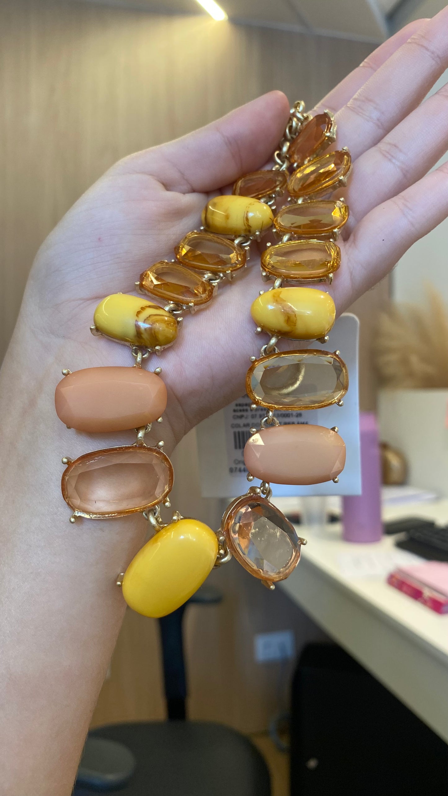 COLAR DOURADO CRISTAIS AMARELOS E LARANJAS