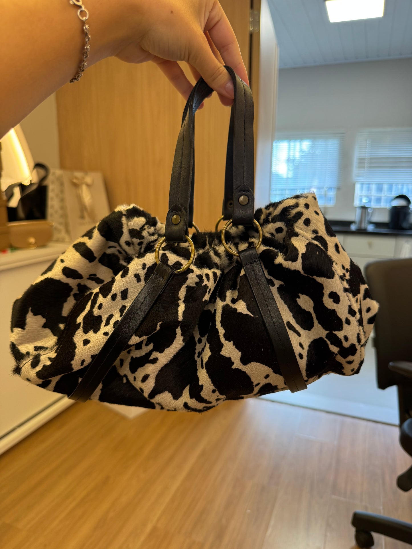 BOLSA VAQUINHA EM PELE