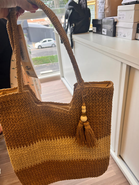 BOLSA EM PALHA COM ESFERAS