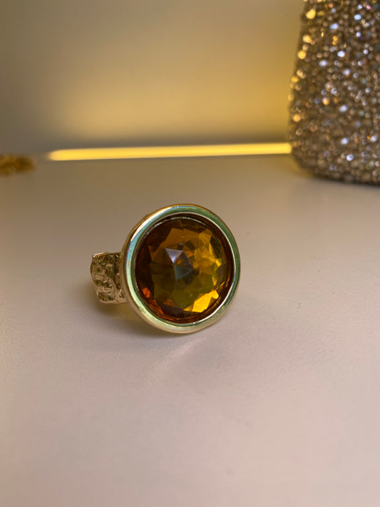 ANEL DOURADO COM GEMA AMARELA