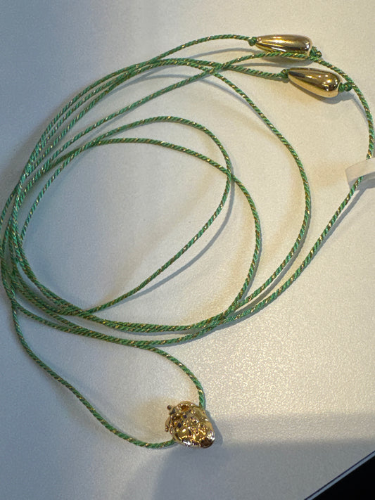 GRAVATINHA VERDE COM MORANGO