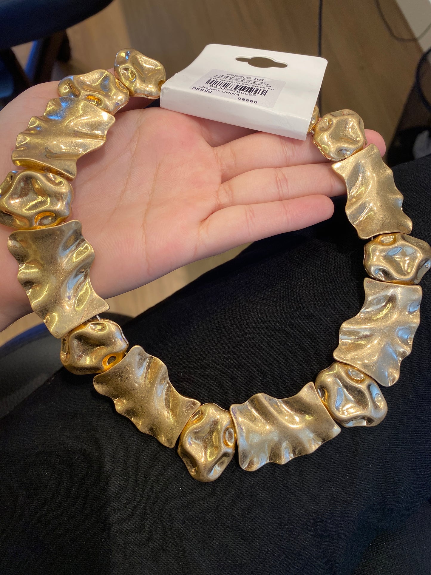 COLAR DOURADO DESCONSTRUIDO ENVELHECIDO ARRANHADO
