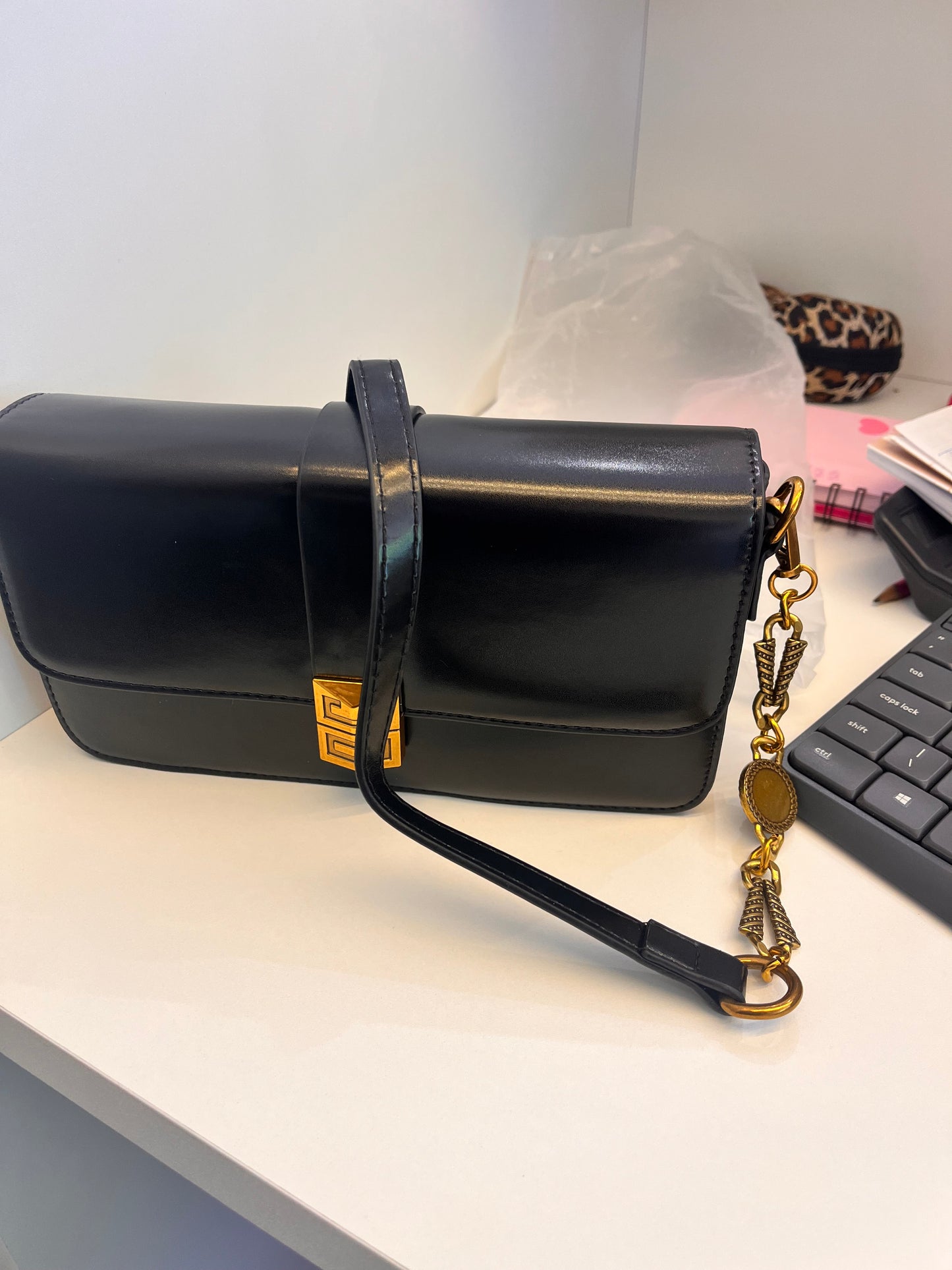 BOLSA EM COURO PRETA