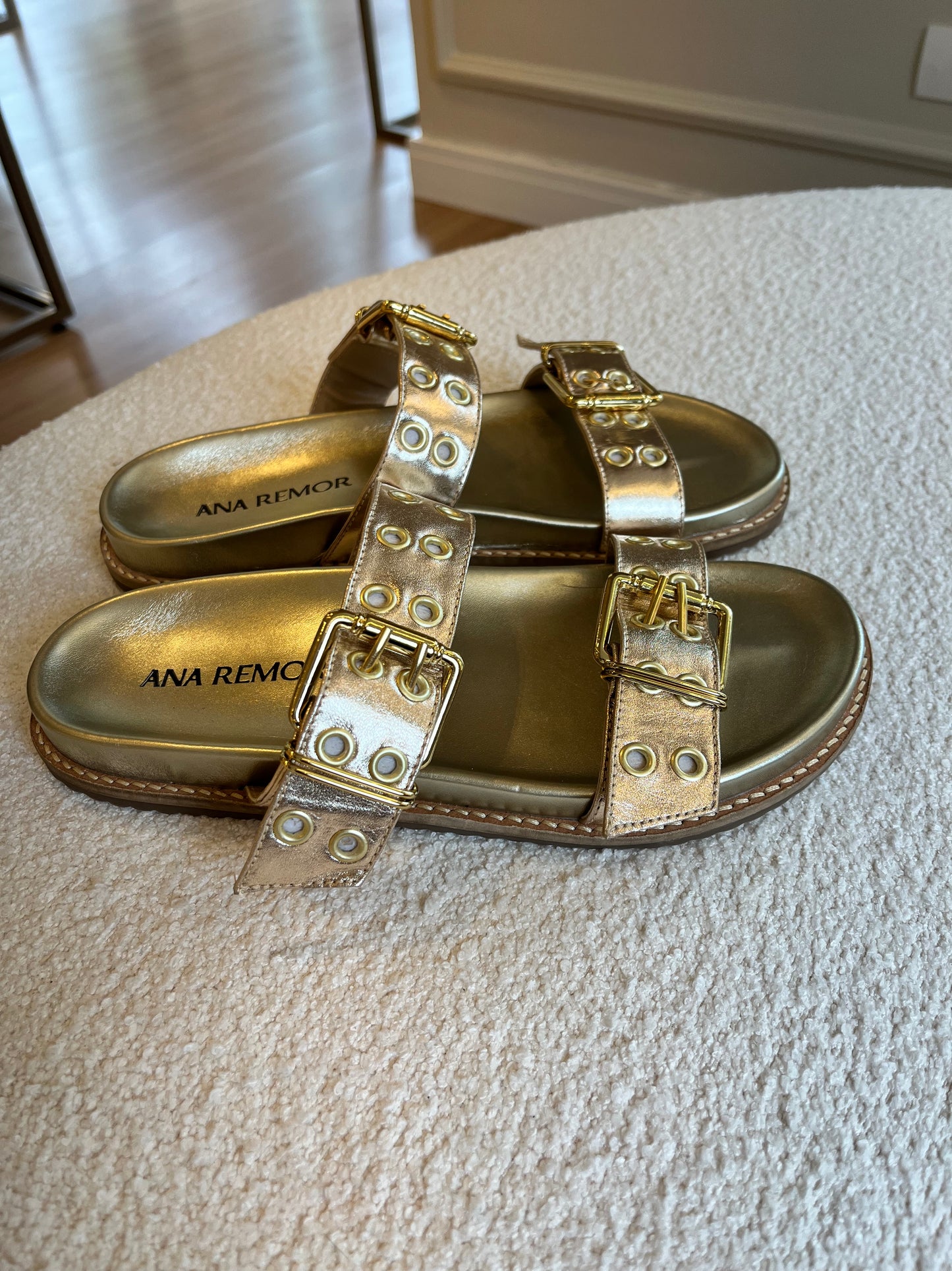 PAPETE MIKA OURO-LIGHT