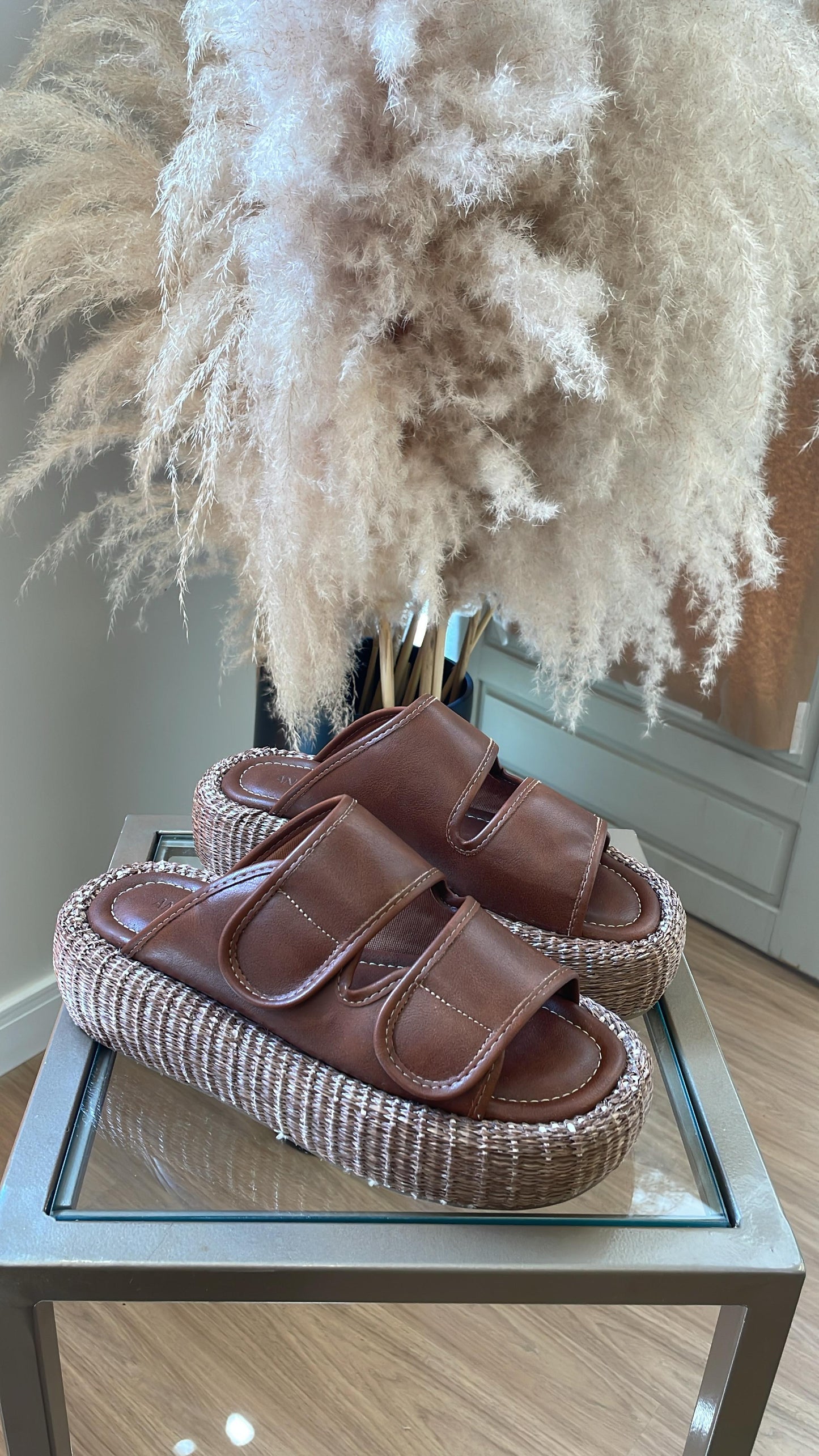 SLIDE SOPHIA CARAMELO