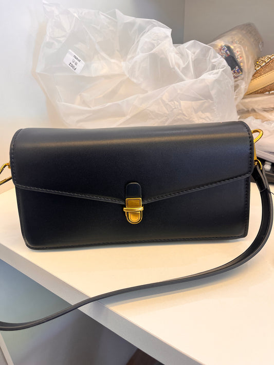 BOLSA EM COURO PRETA