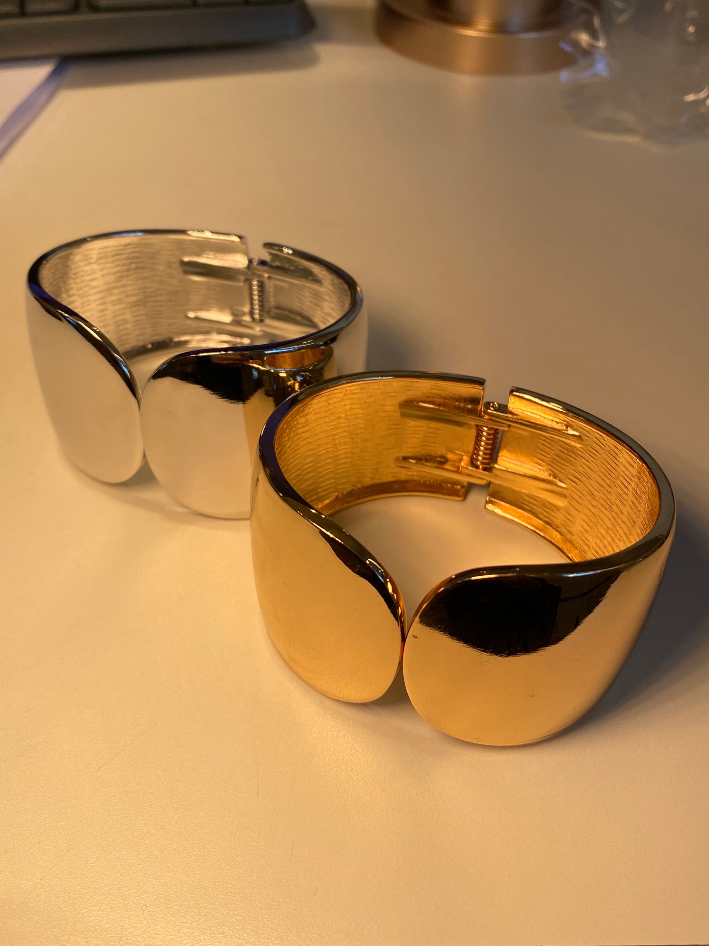 BRACELETE PRATA E DOURADO UND