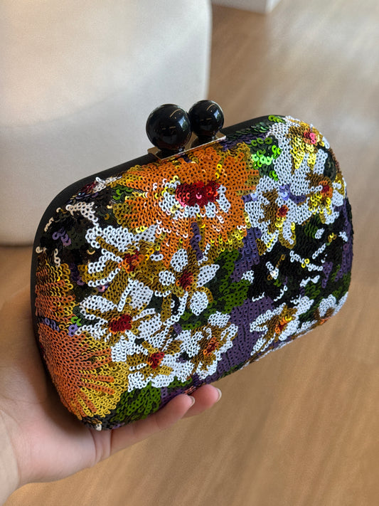 CLUTCH PRETA PAETES COLORIDOS