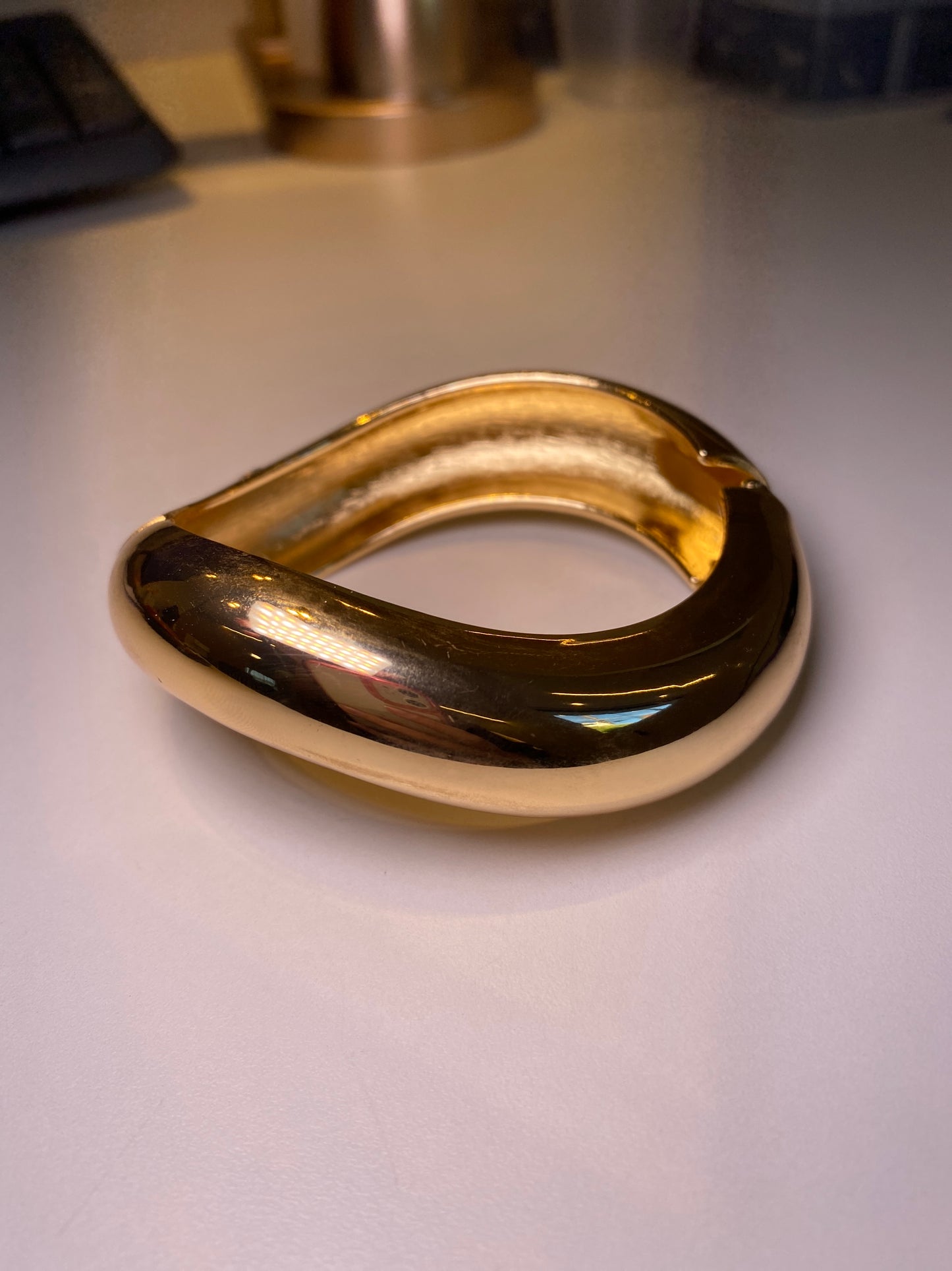 BRACELETE DOURADO ORGÂNICO LARGO