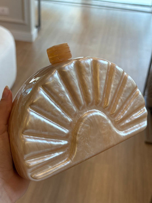 CLUTCH CONCHA MADREPÉROLA BEGE