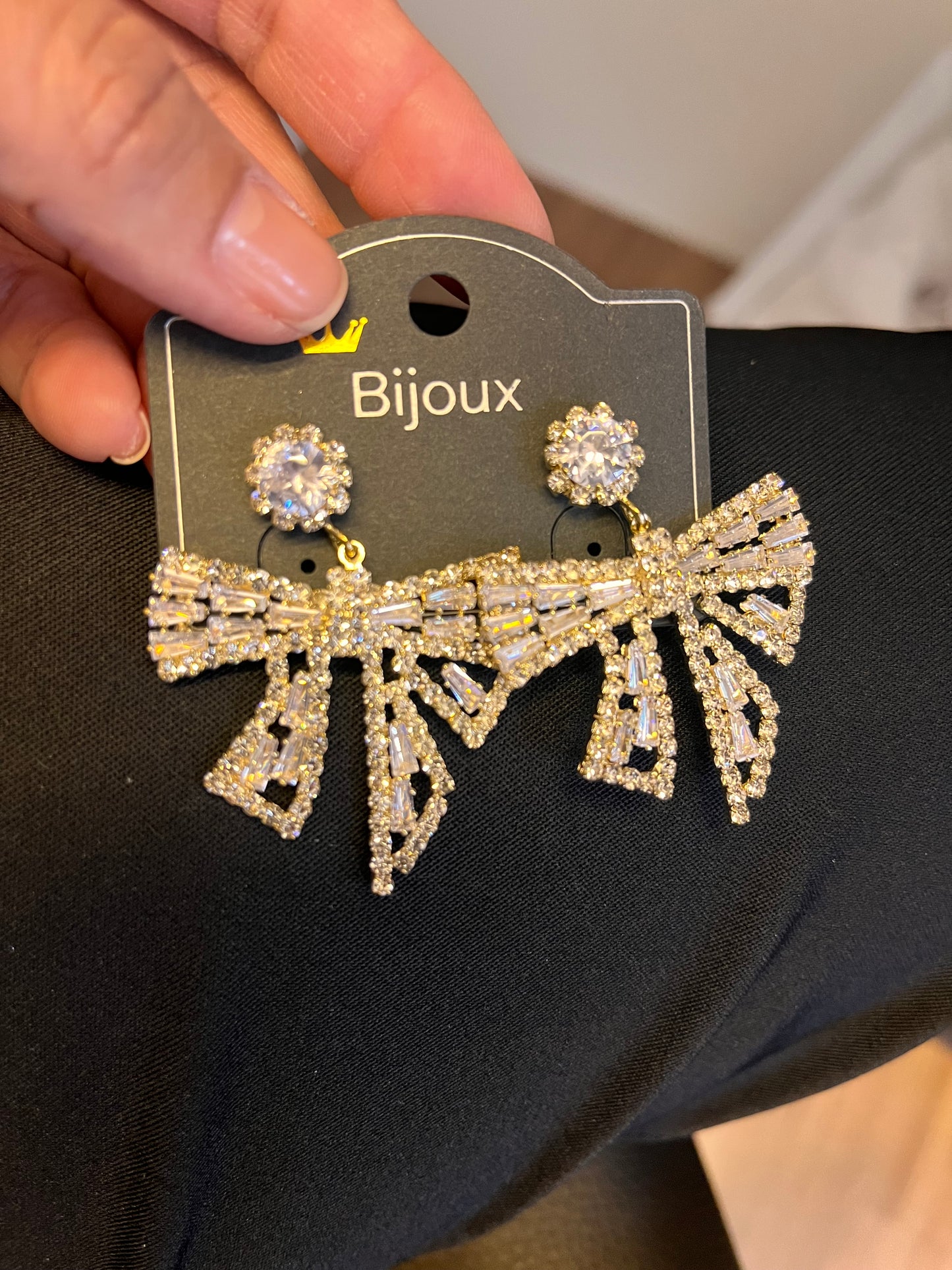 BRINCO CRAVEJADO DOURADO