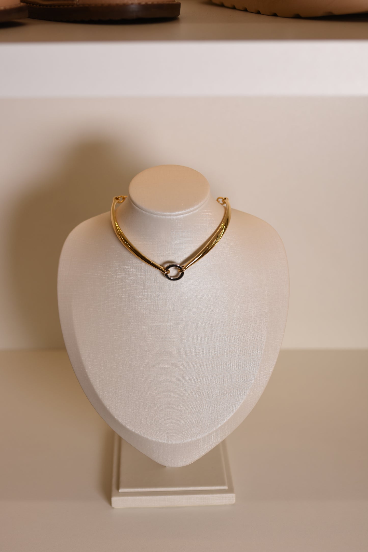 CHOCKER CIRCULO DOURADA
