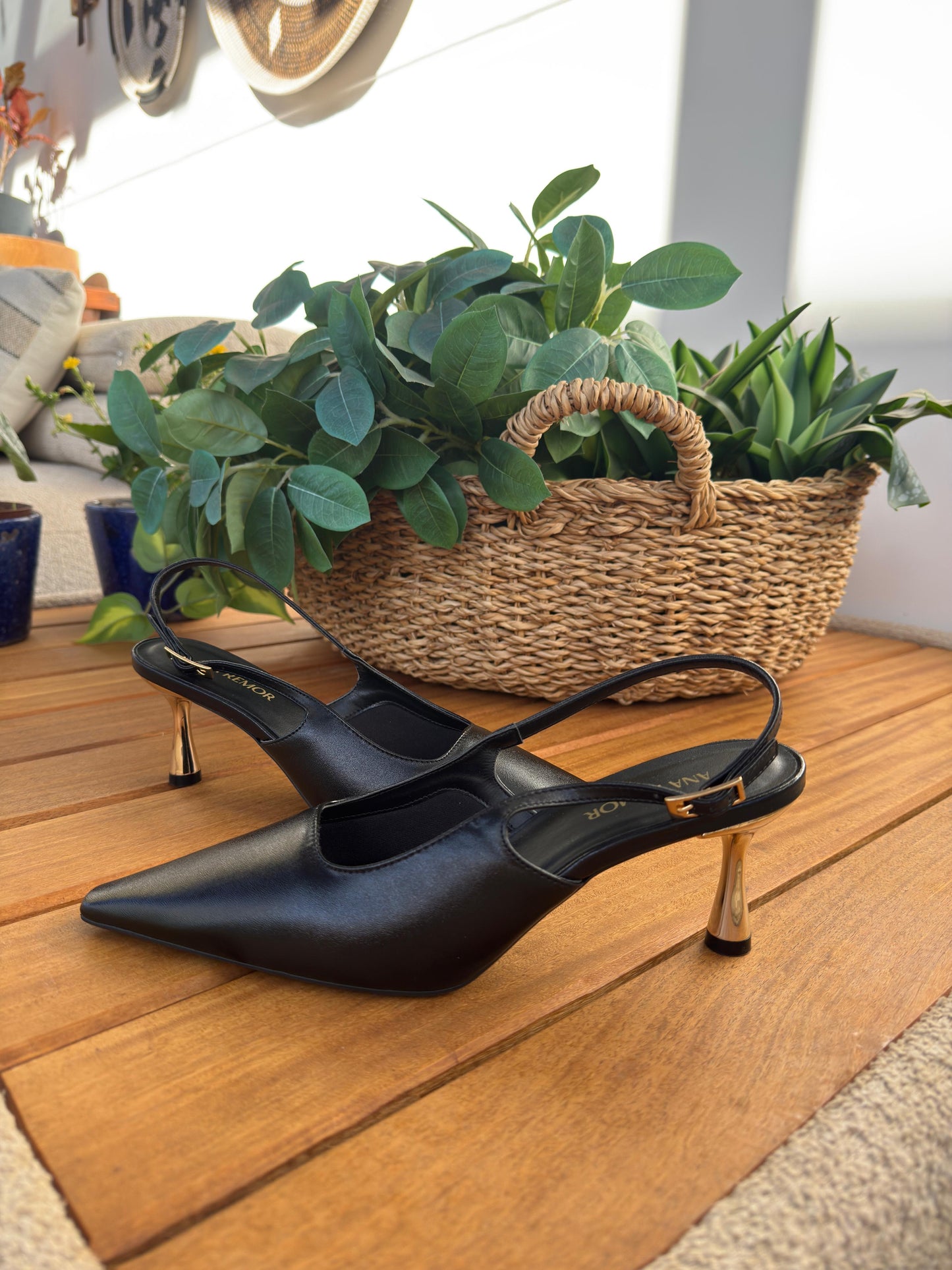 SCARPIN PRETO LORENA