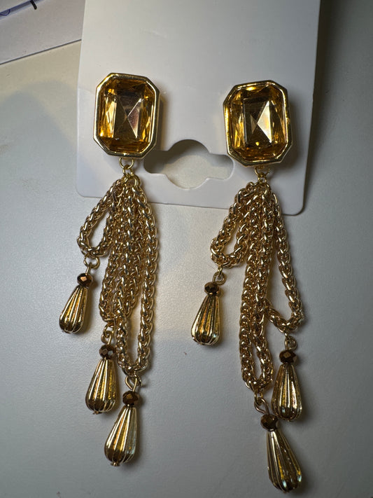 BRINCO DOURADO COM CORRENTES