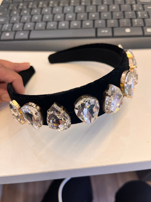 TIARA PRETA DE PEDRAS