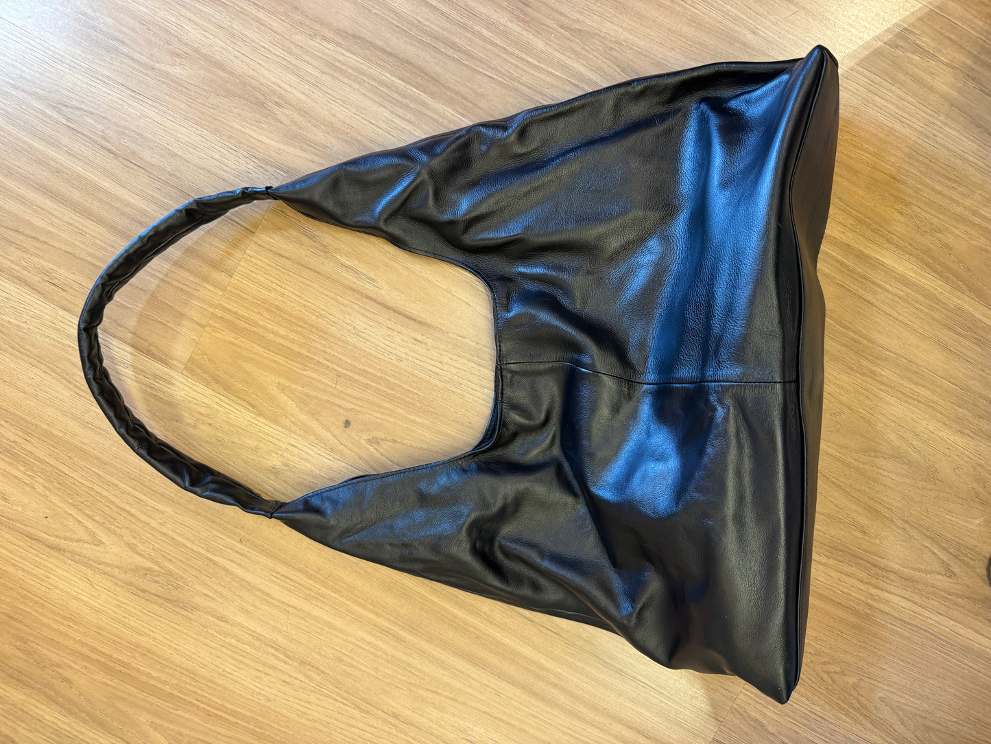 BOLSA  MENOR SACO EM COURO