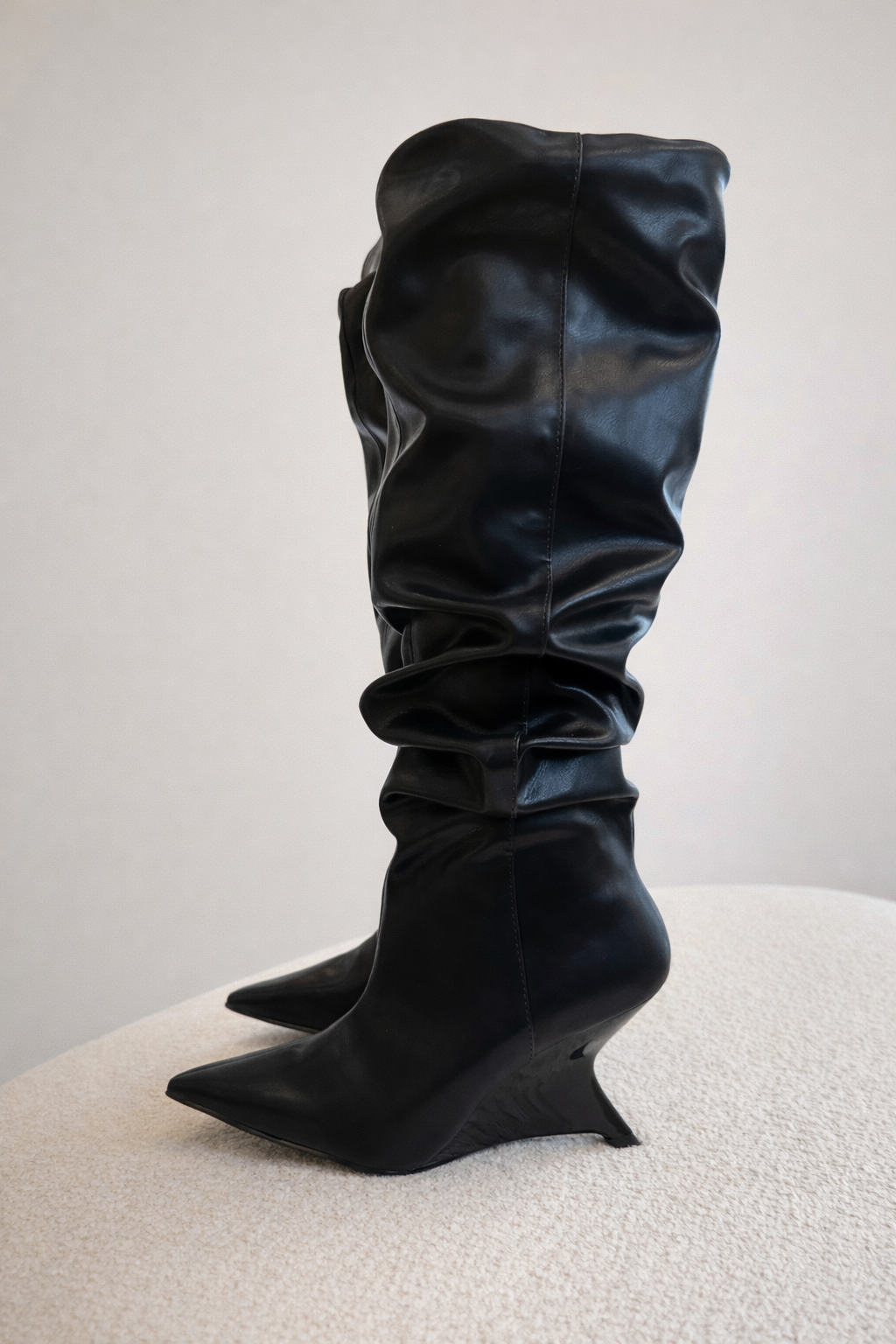 BOTA SLOUCHY CANO ALTO PRETA ANABELA